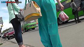 Great athletic ass looks awesome in the upskirt clip