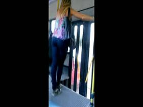 Hermosa rubia en jeans (Beautiful blonde in jeans)