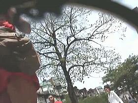 Amateur upskirt ass of a brunette milf