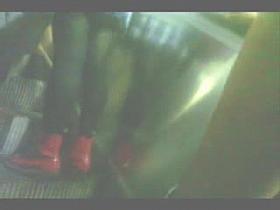 Flaquita bien puta en minifalda