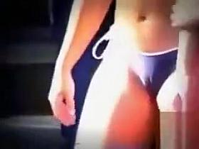 Breathtaking buttocks at the promenade