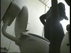 Hidden can in WS reveals the butt of a hot chick in black