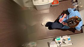 先輩介護士鶴田理恵トイレ盗撮隠し撮り職場内盗撮