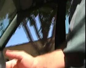 Exibindo o dick no carro