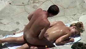 Voyeur catches beach sex