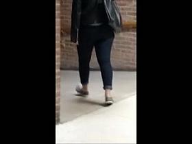 Voyeur Ass, Wandering Around