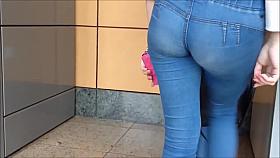 HIDDEN CAM AMAZING TEEN JUICY ASS WITH FRIENDS