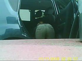 RICA NALGA LAVANDO COCHE