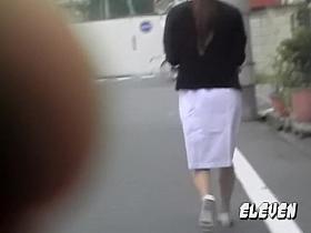 Adoring oriental nurse flashes her bum when some sharking lad lifts her uniform