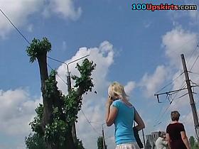 Heart-braking upskirt flash outdoors