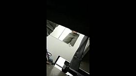 Cabine essayage autre jeune en culotte