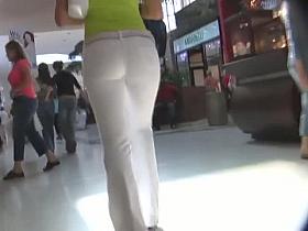 Voyeur street candid shots of an amazing derriere