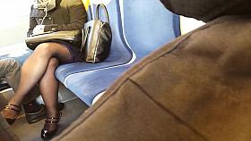jolies jambes dans le RER C sexy legs in the train
