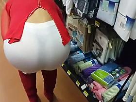 a busty girl didn't even notice