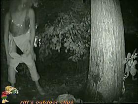 Amateurs bare off candid butts and piss in the dark street