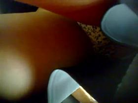 Upskirt a nena de compras (2) - frontal