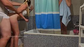 Mientras Mi Amiga Se Ducha Yo Follo A Su Novio Amateur