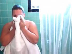 Dicke Titten unter der Dusche - Big Tits under a shower