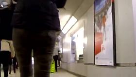 Candid - Young Babe In Tight Jeans