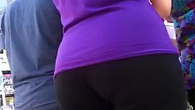 VPL IN BLACK LEGGINGS