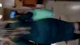 Loira com saia transparente