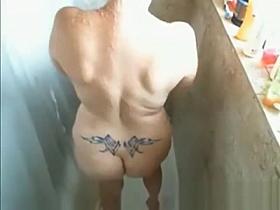 Jerk off on busty mature woman while she showers