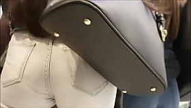 Hot ass in middle of jogging group