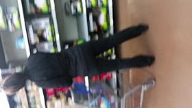 BLACK SPANDEX MILF , PRETTY FEET, BENDING OVER