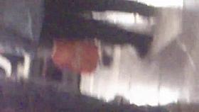 Nalgotas en pantalon apretado rojo