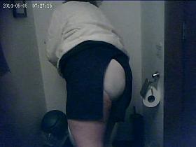 Fatty mature woman pees in front of the spy camera