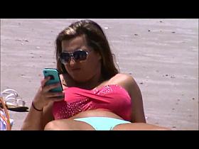 quick beach crotch shot 35,, cameltoe wide open