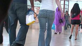 Candid street blonde in tight jeans with sexy butt