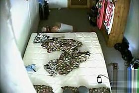 College girl enjoys rubbing her clit in the dorm