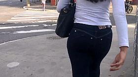 SDRUWS2 - FOLLOWING BUBBLE BUTT