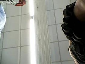 Upskirt in the supermarket