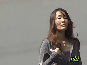 Gorgeous oriental brunette flashes her holes while her skirt gets grabbed