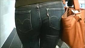 Candid asses in tight Levi jeans