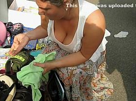 Peeping on big boobs while she packs up