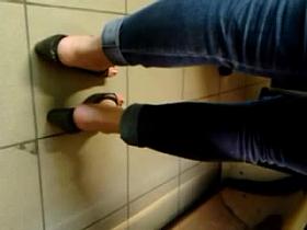 Candid Young Girls Feet in Pumps