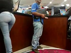 Morena nalgona explotada en Orinokia Mall Nivel Oro