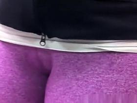 Girl in pink leggings cameltoe