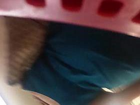 Bajo falda de madura