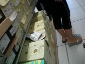 descuido milf en tienda departamental