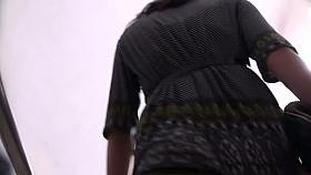 Voyeur traveler records a makeup girl on the subway