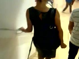 brunette en robe sexy