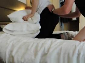 Man eats her pussy before fucking it