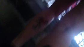 rica cola en escaleras del metro