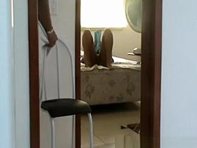 Exhibitionist ebony chick flashes electrician