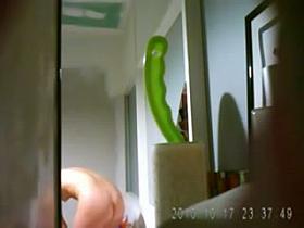 Spy bathing on curvy cousin leyla