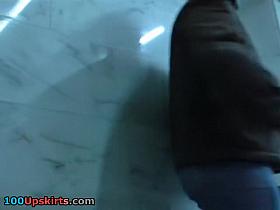 Blue hawt jeans on brunette hair honey